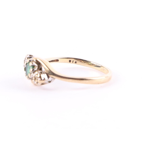 425 - A 9ct gold diamond and emerald three stone ring, approx UK size M, 2g.