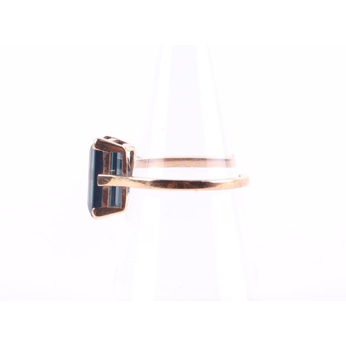 434 - A 9ct gold dress ring set with a large rectangular dark green stone, approx UK size M, 2.9g.