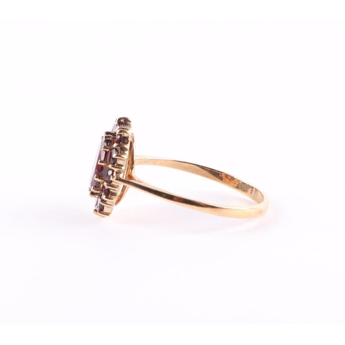 435 - A 9ct gold garnet cluster ring, approx UK size P, 2.1g.