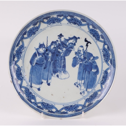 543 - A Chinese blue & white plate depicting Shoulau presenting a small boy to deities, four character blu... 