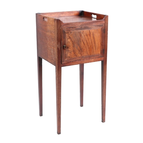 733 - A Georgian mahogany night stand with three-quarter gallery, 40cm wide.