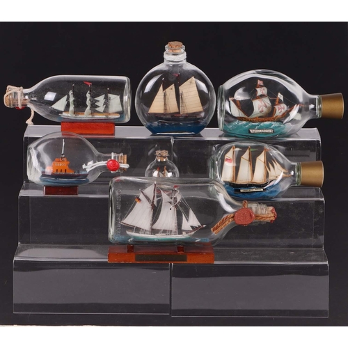 466 - A large modern collection ships in bottles to include Atlantic 1881, Golden Hind, Tea Clipper, Spani... 