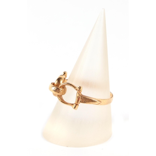 568 - Equestrian interest.  An 18ct gold stirrup ring, approx UK size N, 3.3g.