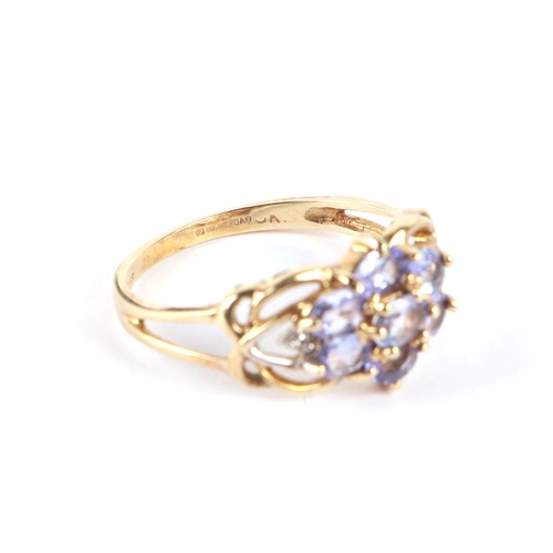 597 - A 9ct gold topaz dress ring, approx UK size O, 2.4g.