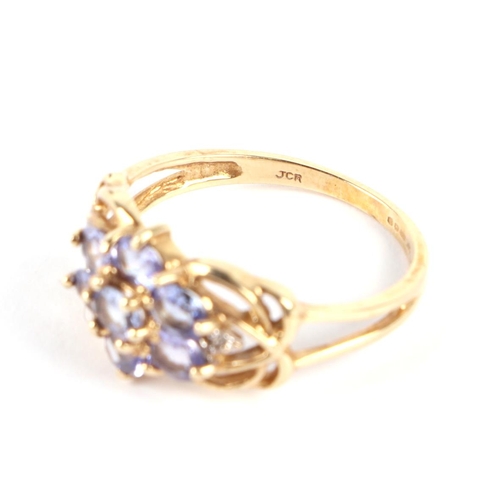 597 - A 9ct gold topaz dress ring, approx UK size O, 2.4g.