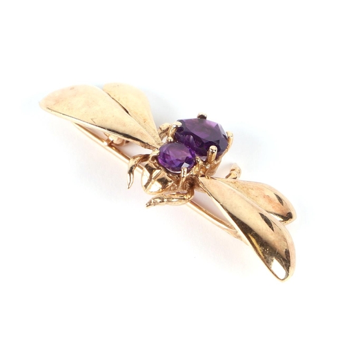 602 - A 9ct gold amethyst set brooch in the form of a bee; together with a 9ct gold amethyst set pendant 4... 