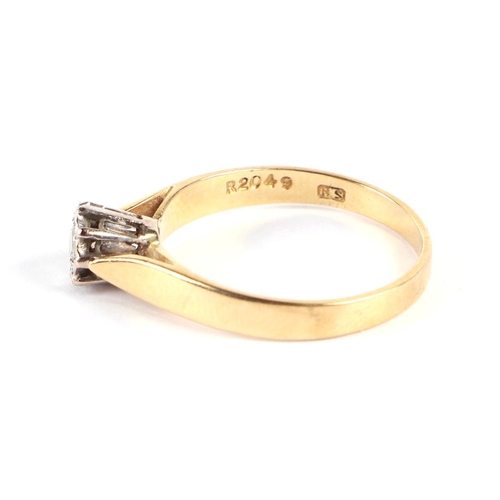 633 - An 18ct gold diamond solitaire ring, approx UK size 'O', 2.9g.