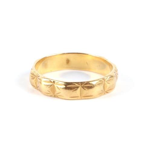 636 - An 18ct gold ring, approx UK size 'O'; together with an 18ct gold wedding band, approx UK size 'L', ... 