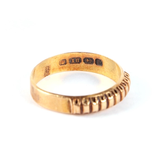 636 - An 18ct gold ring, approx UK size 'O'; together with an 18ct gold wedding band, approx UK size 'L', ... 