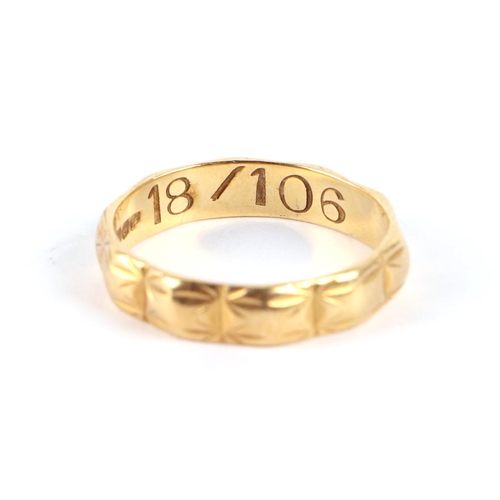 636 - An 18ct gold ring, approx UK size 'O'; together with an 18ct gold wedding band, approx UK size 'L', ... 