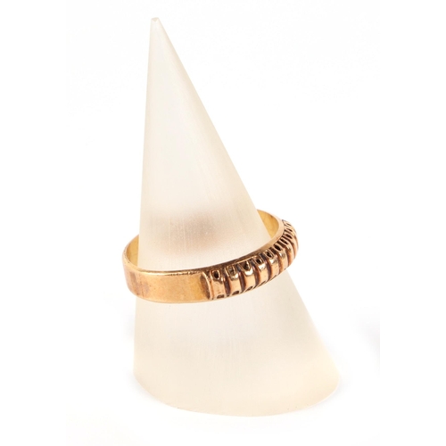 636 - An 18ct gold ring, approx UK size 'O'; together with an 18ct gold wedding band, approx UK size 'L', ... 