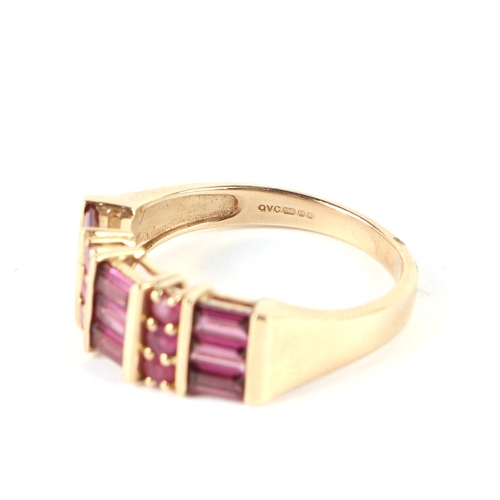 657 - A 9ct gold dress ring set with pale red stones, possibly rubies, approx UK size N, 3.3g.