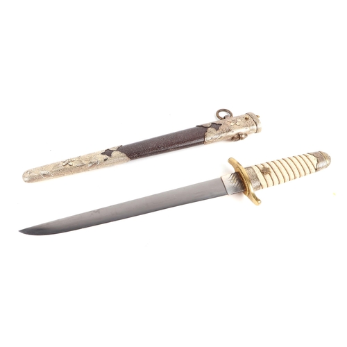 70 - A WWII Japanese Admirals short sword with gilt metal mounts, wirebound shagreen handle, steel blade ... 