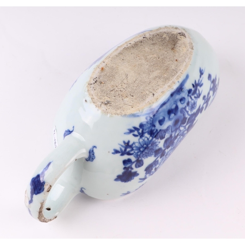 722 - A late 18th century Chinese blue & white ceramic bourdaloue, 20cms wide.