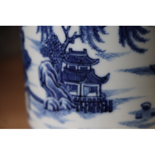 723 - A Chinese blue & white tankard with rope twist handle, decorated with a landscape scene with buildin... 