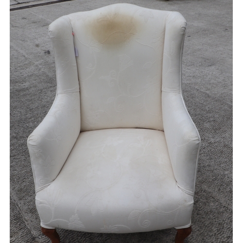 847 - A pair of George III style wingback upholstered armchairs on cabriole front legs (2).