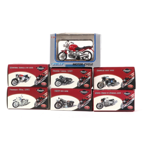 292 - A quantity of assorted diecast motorcycles in various sizes including Classic Motorbikes 1:24 scale,... 