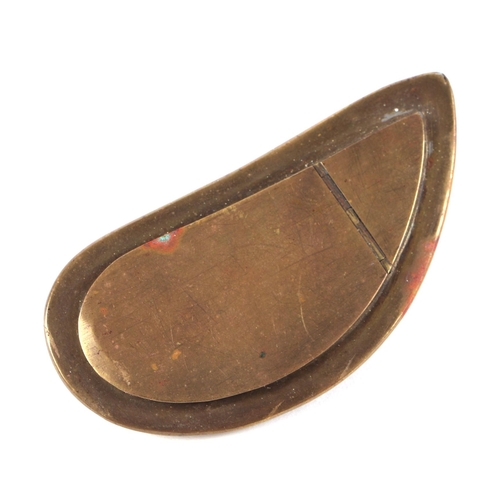 312 - A novelty mussel shell snuff box, 7cms long.