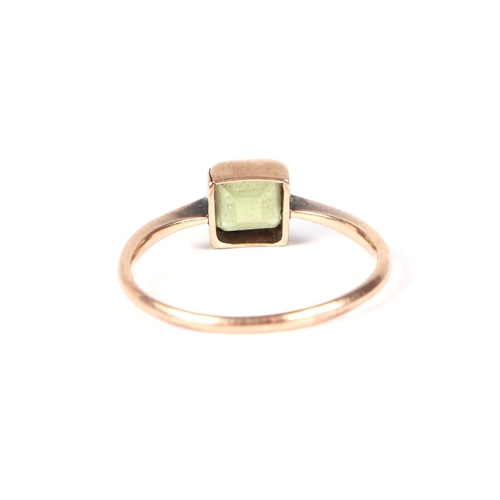 441 - A 9ct gold dress ring set with a square pale green stone, approx UK size M, 1.2g.