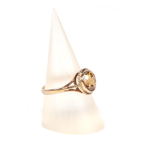 447 - A 9ct gold Citrine ring, approx UK size N, 2.1g.