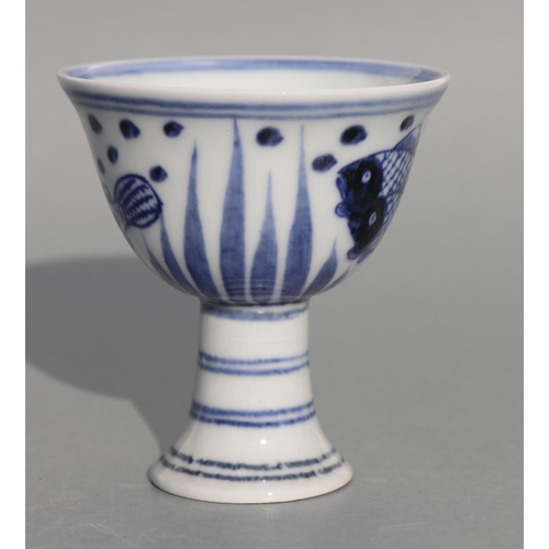 507 - A Chinese blue & white stem cup decorated with fish, six character blue mark to the underside, 8cms ... 