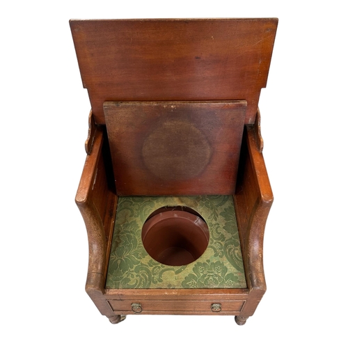 639 - A Victorian mahogany commode, 55cms wide.