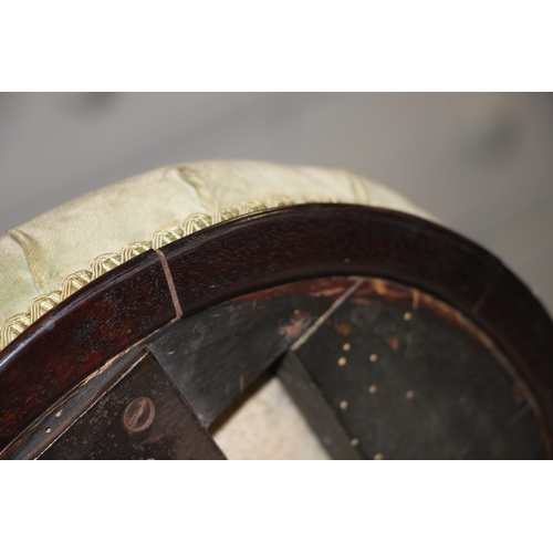 705 - A Victorian carved walnut adjustable piano stool on a tripod base with carved acanthus leaf decorati... 