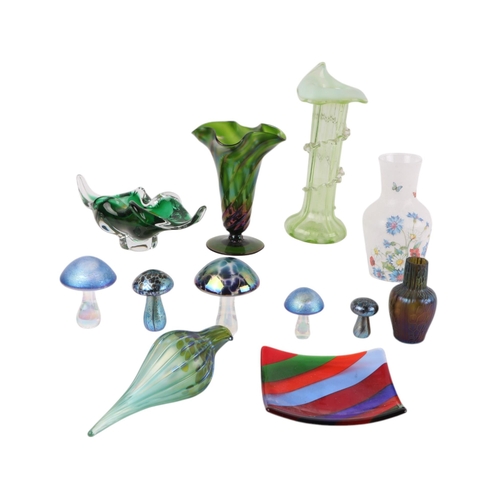 242 - A quantity of Art glass to include Isle of Wight Mushrooms, Isle of Wight Bird, and a Vaseline glass... 