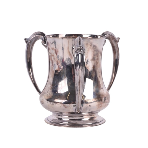 1111 - An Art Nouveau style silver three-handled tyg, Sheffield 1924 and makers mark for Atkin Bros, 12.5cm... 