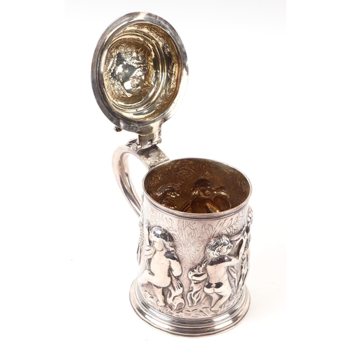 1150 - A large George I silver lidded tankard with embossed Bacchanalian figures in a procession, London 17... 