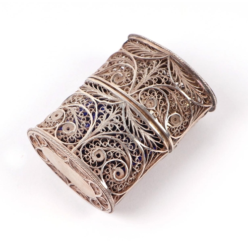 1157 - A Georgian silver vinaigrette, marks rubbed; together with a silver box in the form of a pig, 5cms l... 