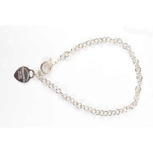 1175 - A Tiffany & Co. silver necklace, 68g.