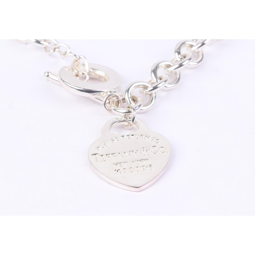 1175 - A Tiffany & Co. silver necklace, 68g.