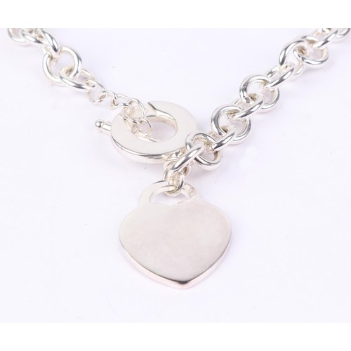 1175 - A Tiffany & Co. silver necklace, 68g.