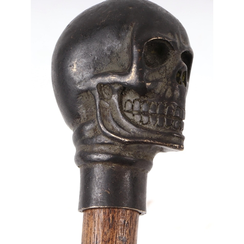 1653 - A vintage walking stick with bronze skull handle, 100cms long.