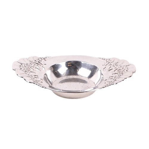 1820 - A William Hutton Art Nouveau silver plated dish, 35cms wide; together with an Art Nouveau silver pla... 