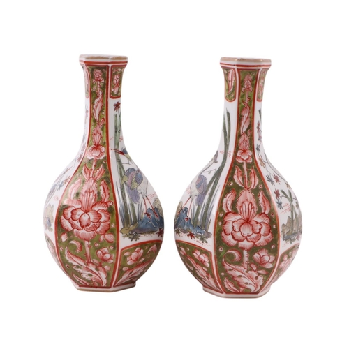 41 - A pair of French Samson / Chantilly vases decorated in the Oriental style with birds and flowers, 21... 