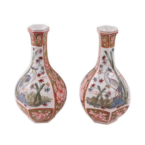 41 - A pair of French Samson / Chantilly vases decorated in the Oriental style with birds and flowers, 21... 