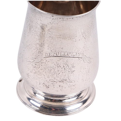 422 - A George V silver cup, London 1912, 152g; together with a white metal tankard, unhallmarked but make... 