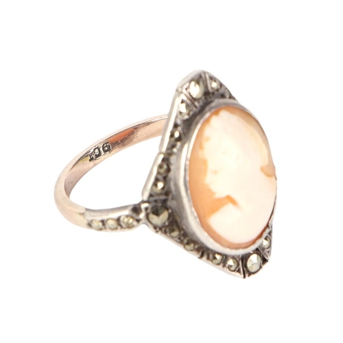 457 - A 9ct gold and silver cameo dress ring, approx UK size Q, 4.8g.