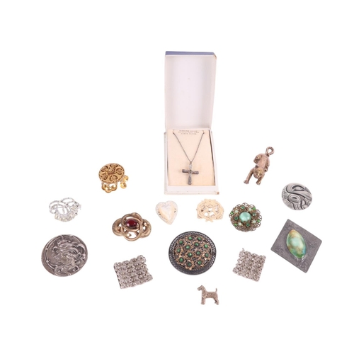 477 - A quantity of antique and later costume jewellery to include a boxed silver cross set with a Stanhop... 