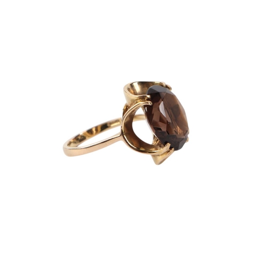 506 - A 9ct gold and smoky quartz solitaire ring, approx UK size N, approx 4.9g.