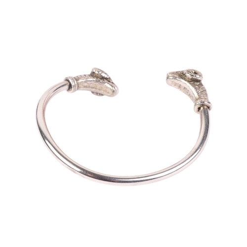 513 - A double rams head bangle, approx 7cms diameter.