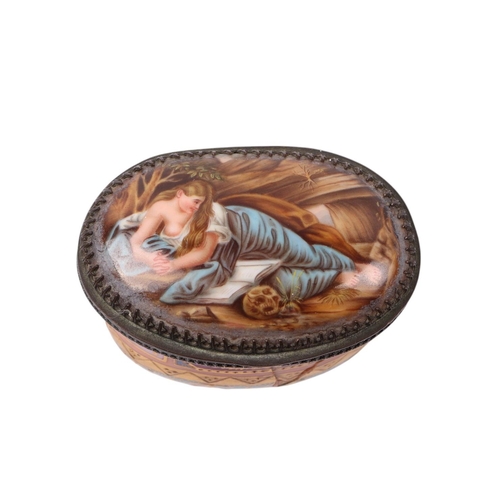 54 - A continental porcelain snuff box, the lid decorated with a recumbent lady reading a book, the inter... 