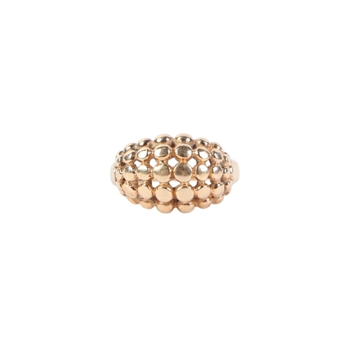 560 - A 9ct gold keeper ring, approx UK size N, 3g.