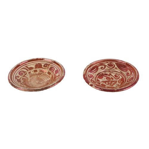 61 - A pair of Hispano Moresque lustre pottery bowls, each approx 18.5cms diameter (2).