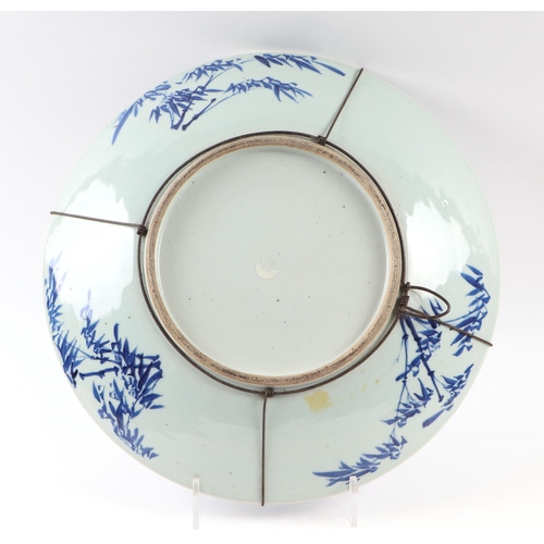 670 - A Chinese blue & white charger decorated with warriors on horseback, 41cms diameter.