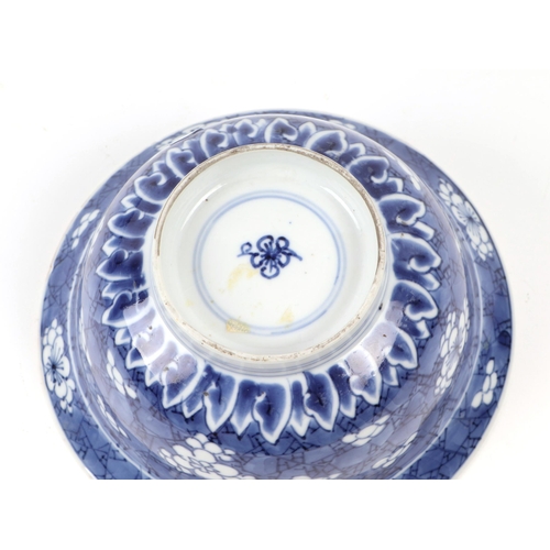 673 - A Chinese blue & white bowl decorated with dragons, 20cms diameter; together with a Chinese blue & w... 