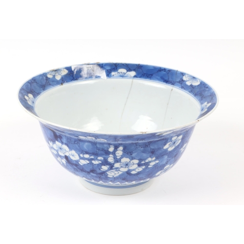 673 - A Chinese blue & white bowl decorated with dragons, 20cms diameter; together with a Chinese blue & w... 