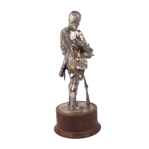 819 - American War of Independence interest:  A silver plated figural group depicting a Frontier Soldier h... 